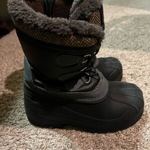 Toddler Boys snow boots size 11